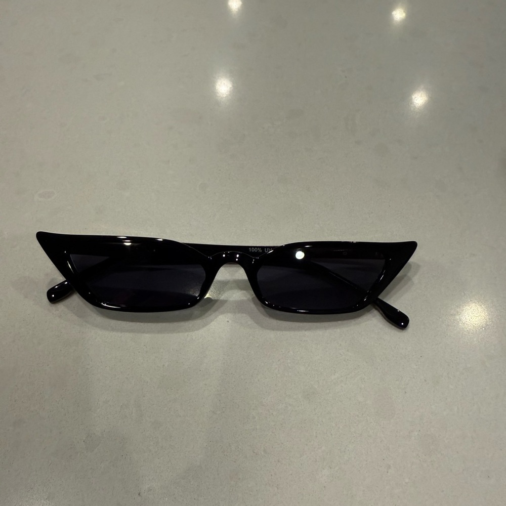 Sleek Black Cat-Eye Women's Sunglasses